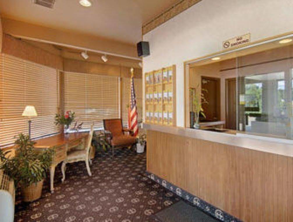 Motel Red Roof Freehold